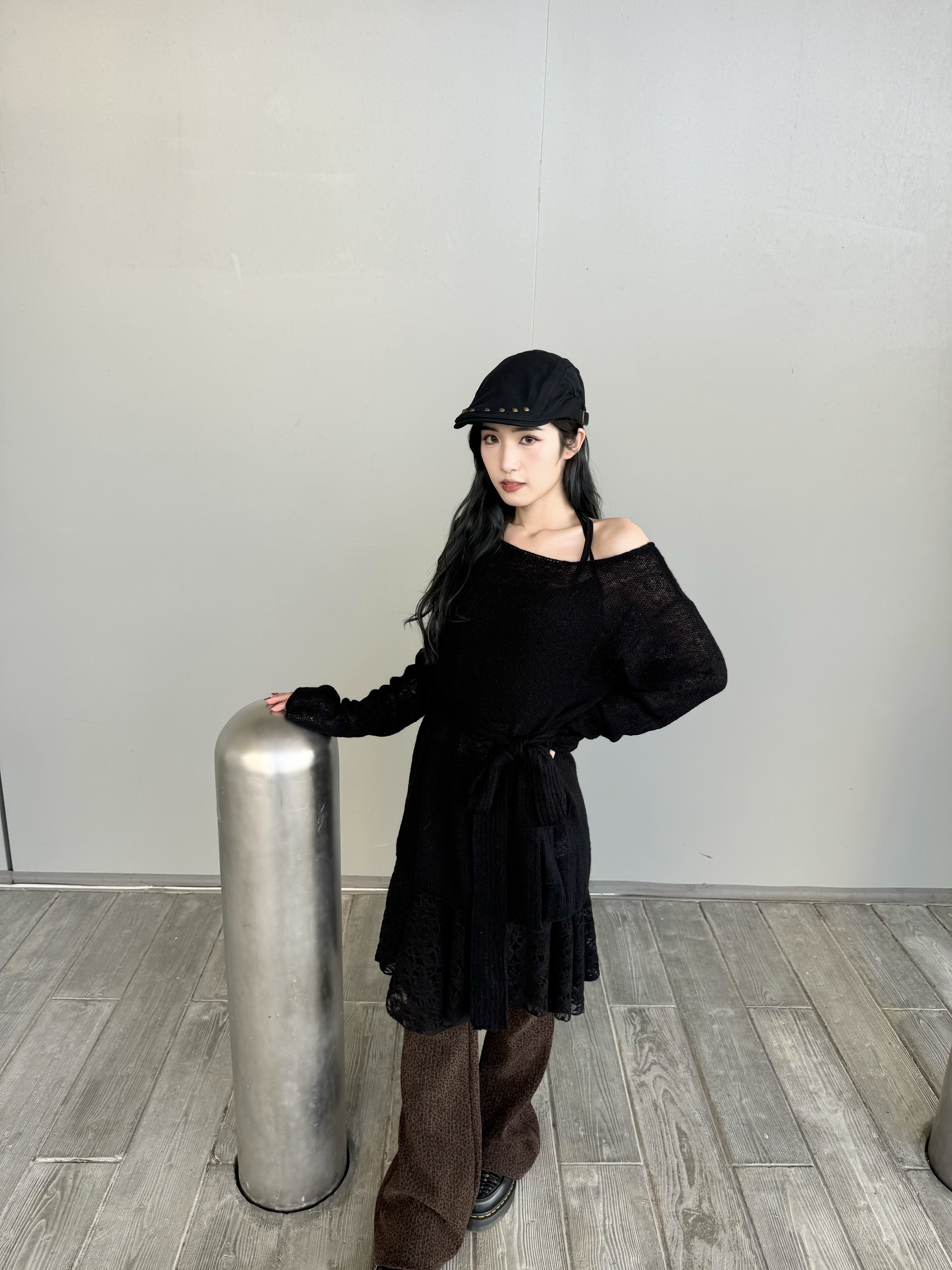 配頸帶織紋大領口毛衣