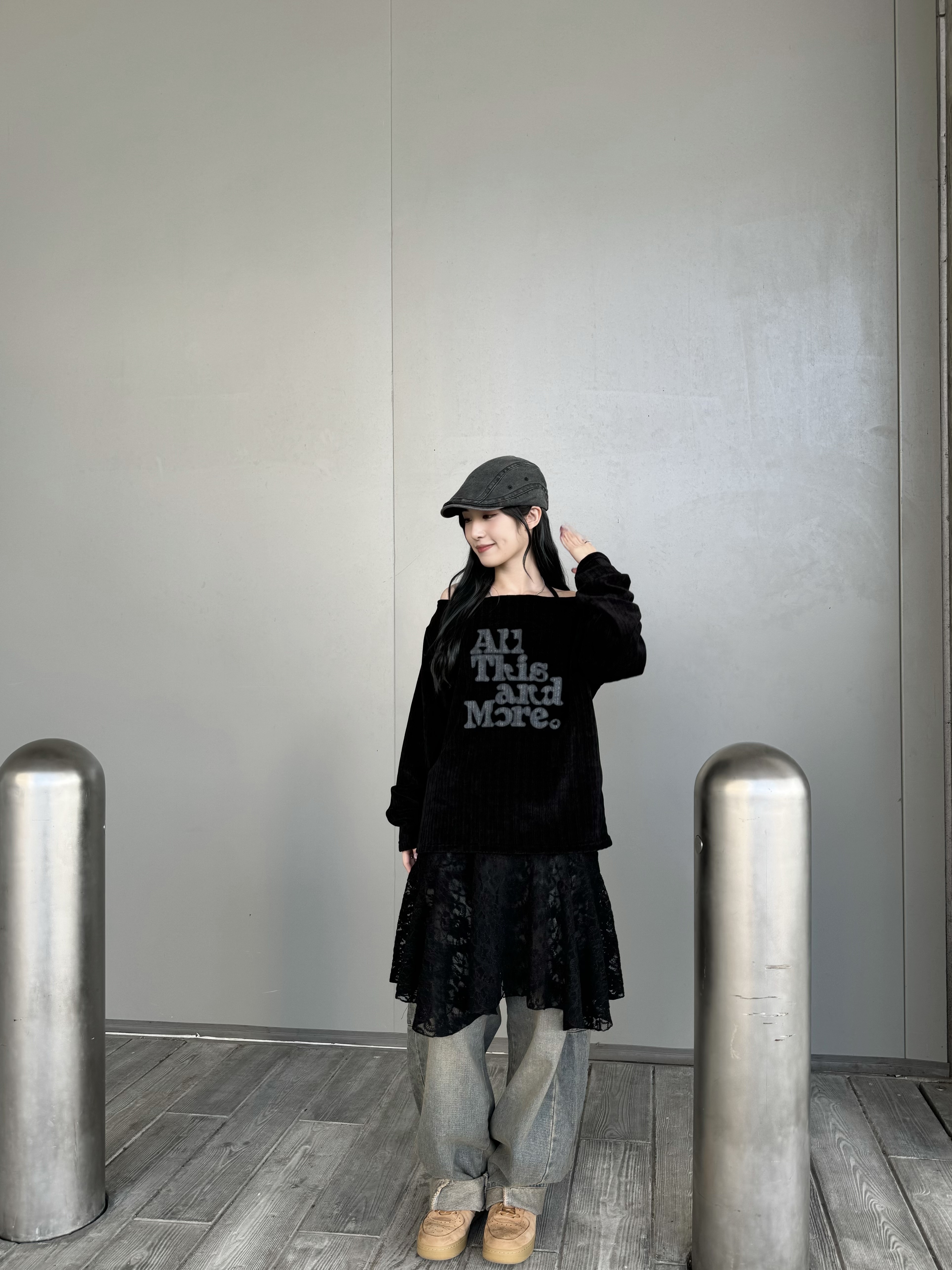 大領口字母暗直紋Top