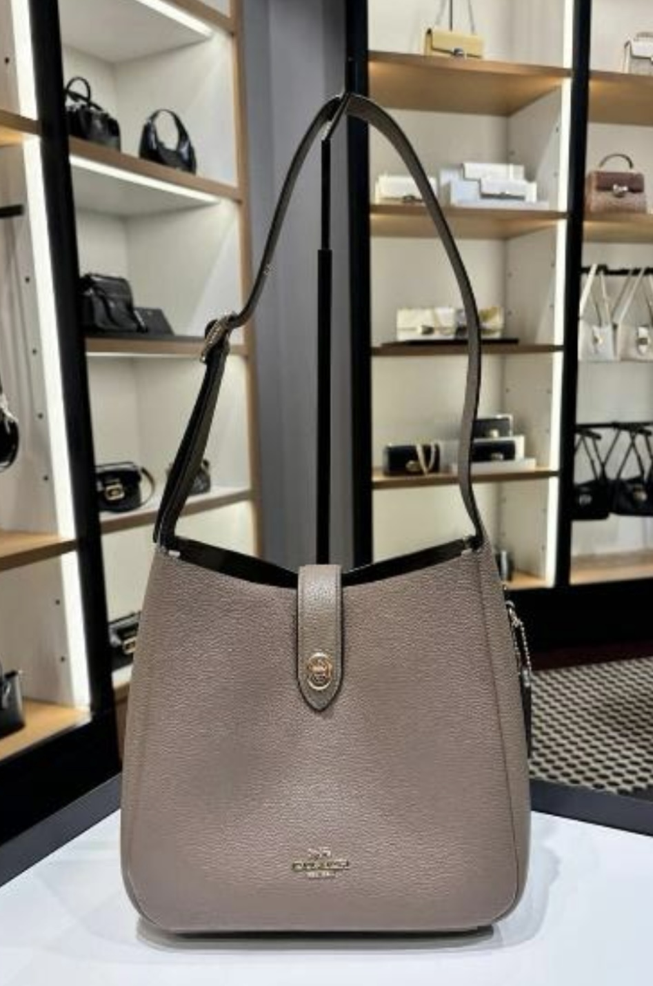 Coach Hadley Convertible Bag（此為預訂商品，如同一訂單中有其他現貨商品，現貨商品會安排先行寄出。）