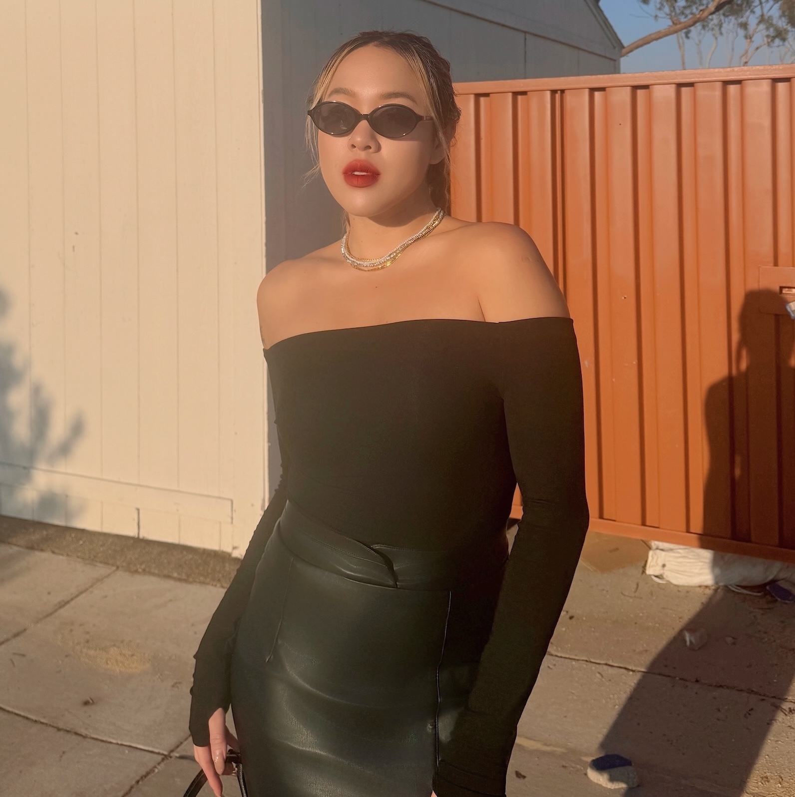 小辣百搭✨黑辣一字長袖Tee