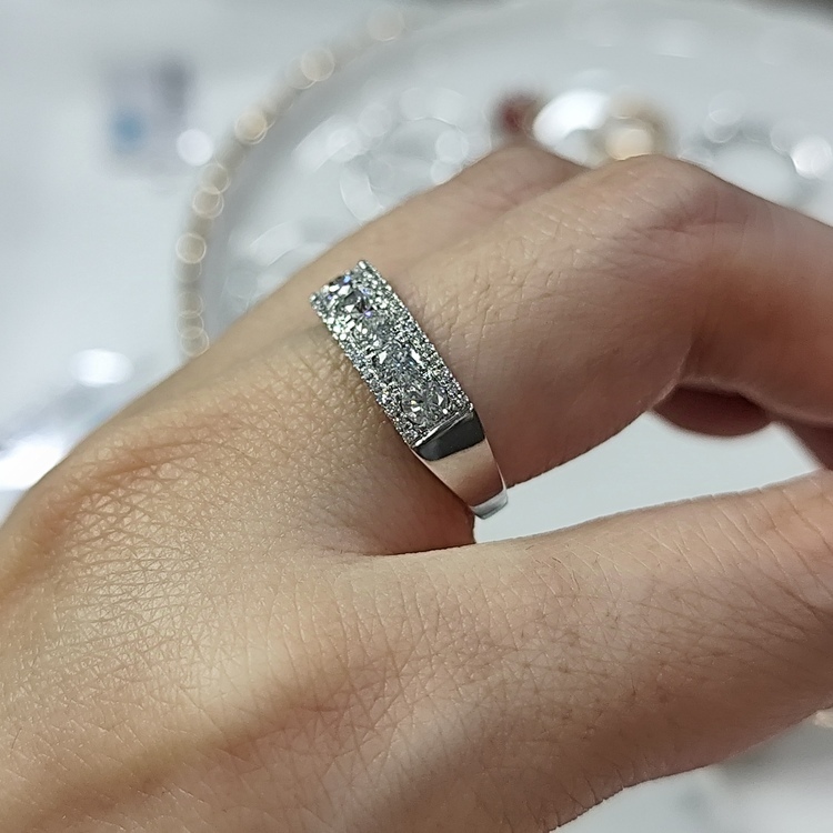 18K白金鑽石戒指