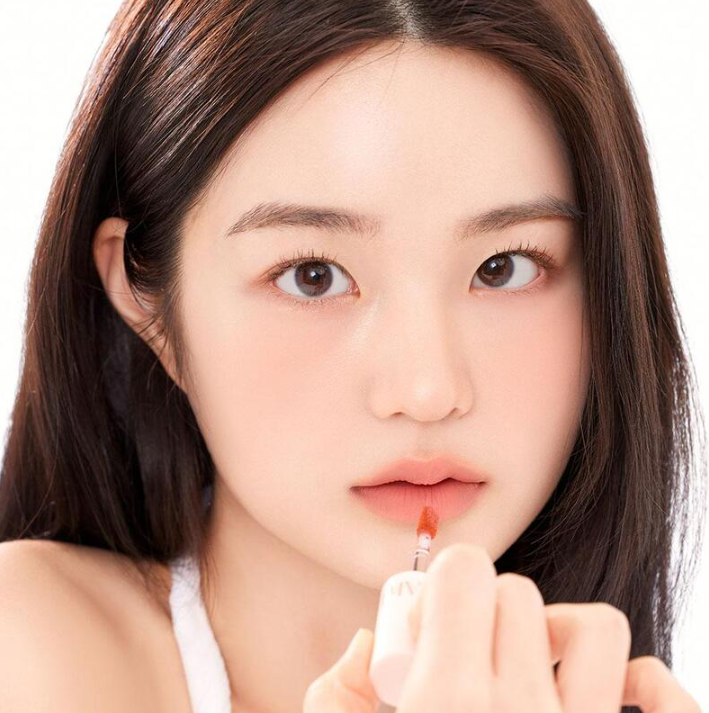 ORARA 絲柔霧感唇釉 Nutty Beige