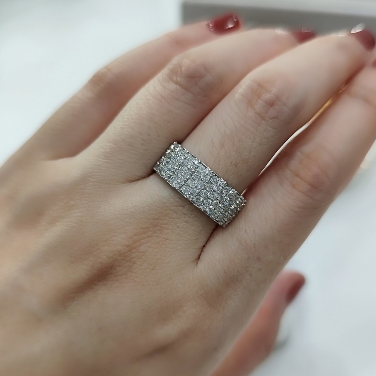 18K白金鑽石闊身戒指