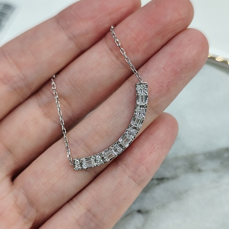 18K金祖母綠形鑽石吊咀