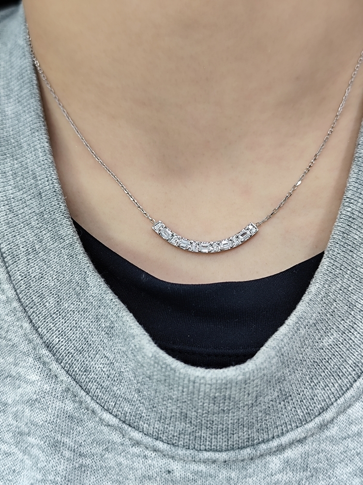 18K金祖母綠形鑽石吊咀