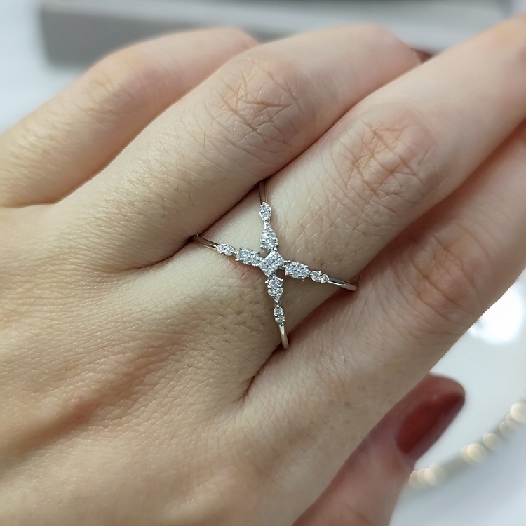 18K白金鑽石戒指