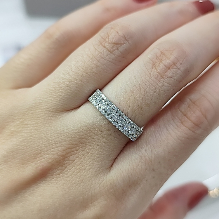 18K白金鑽石戒指