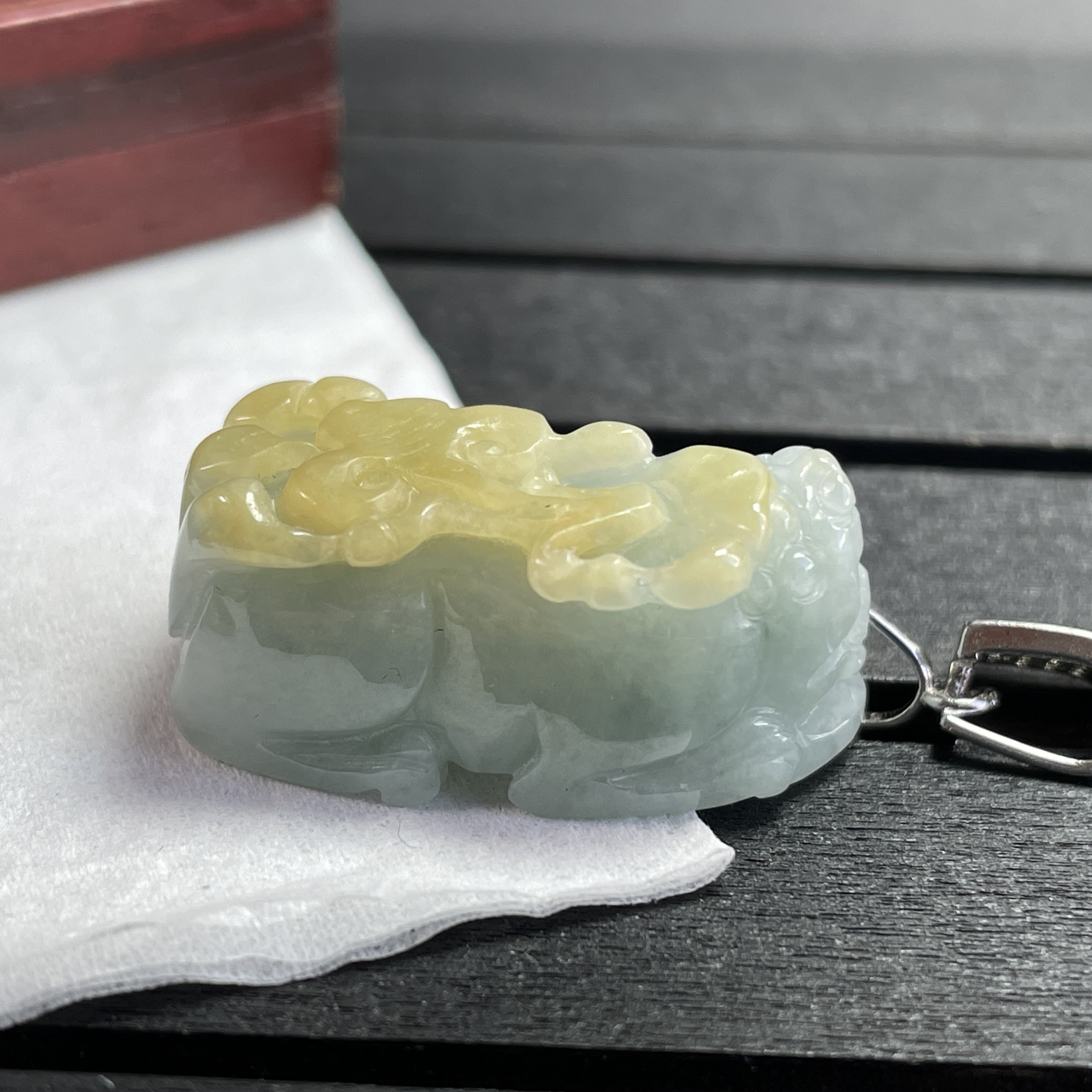 J2298 翡翠俏色小貔貅吊墜