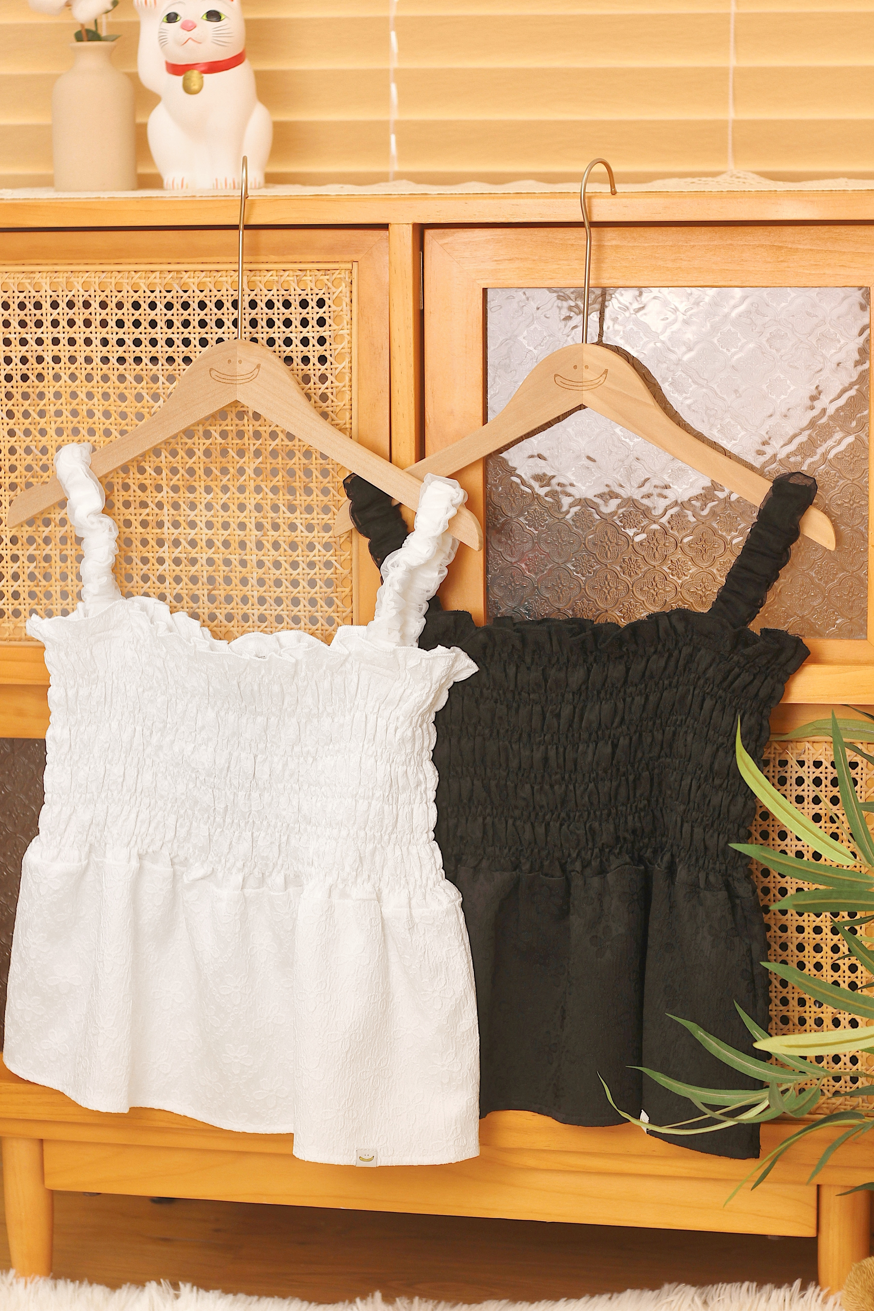 兩色 / 光澤感壓花短款馬甲/ Glossy Embossed Short Vest