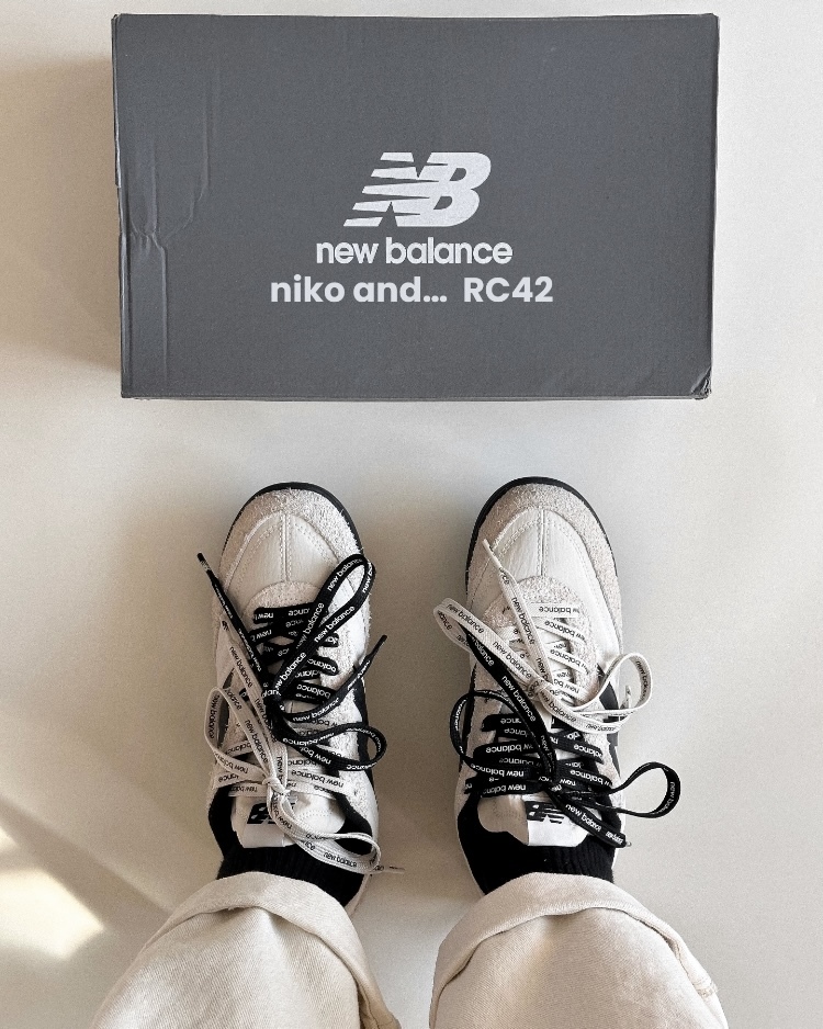 niko and… x New Balance 聯名慢跑鞋 黑白雙鞋帶 URC42NAL