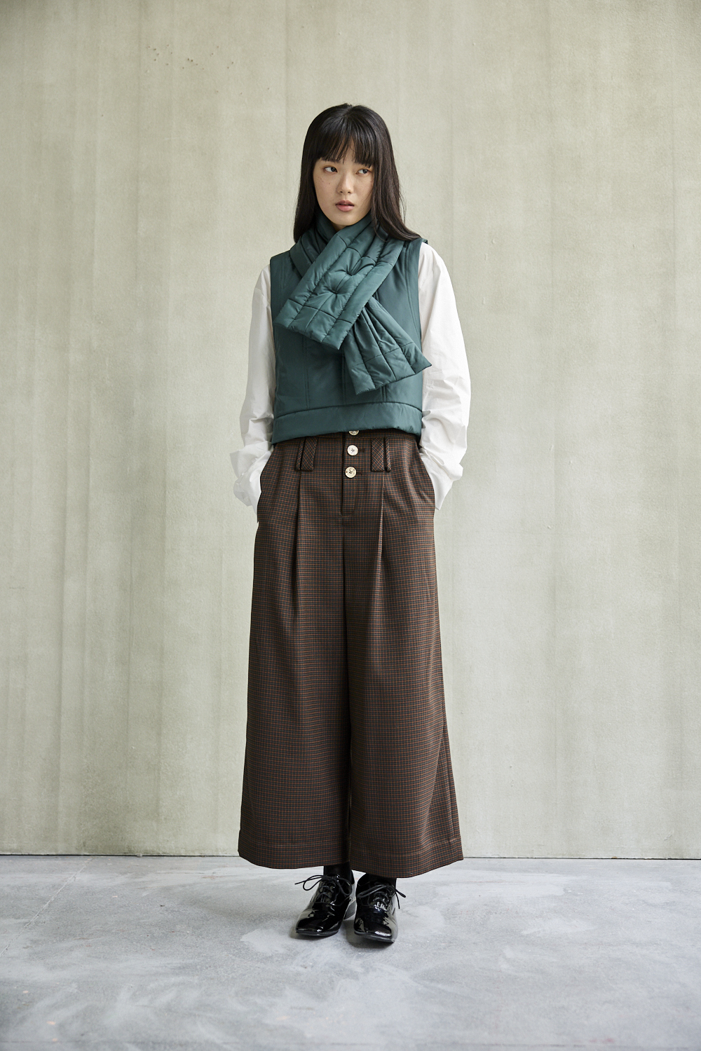 附圍巾V領鋪棉背心