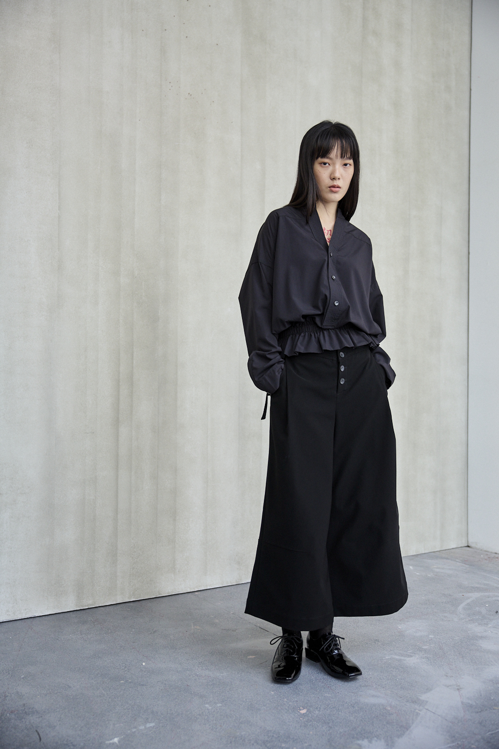 V領收腰設計上衣