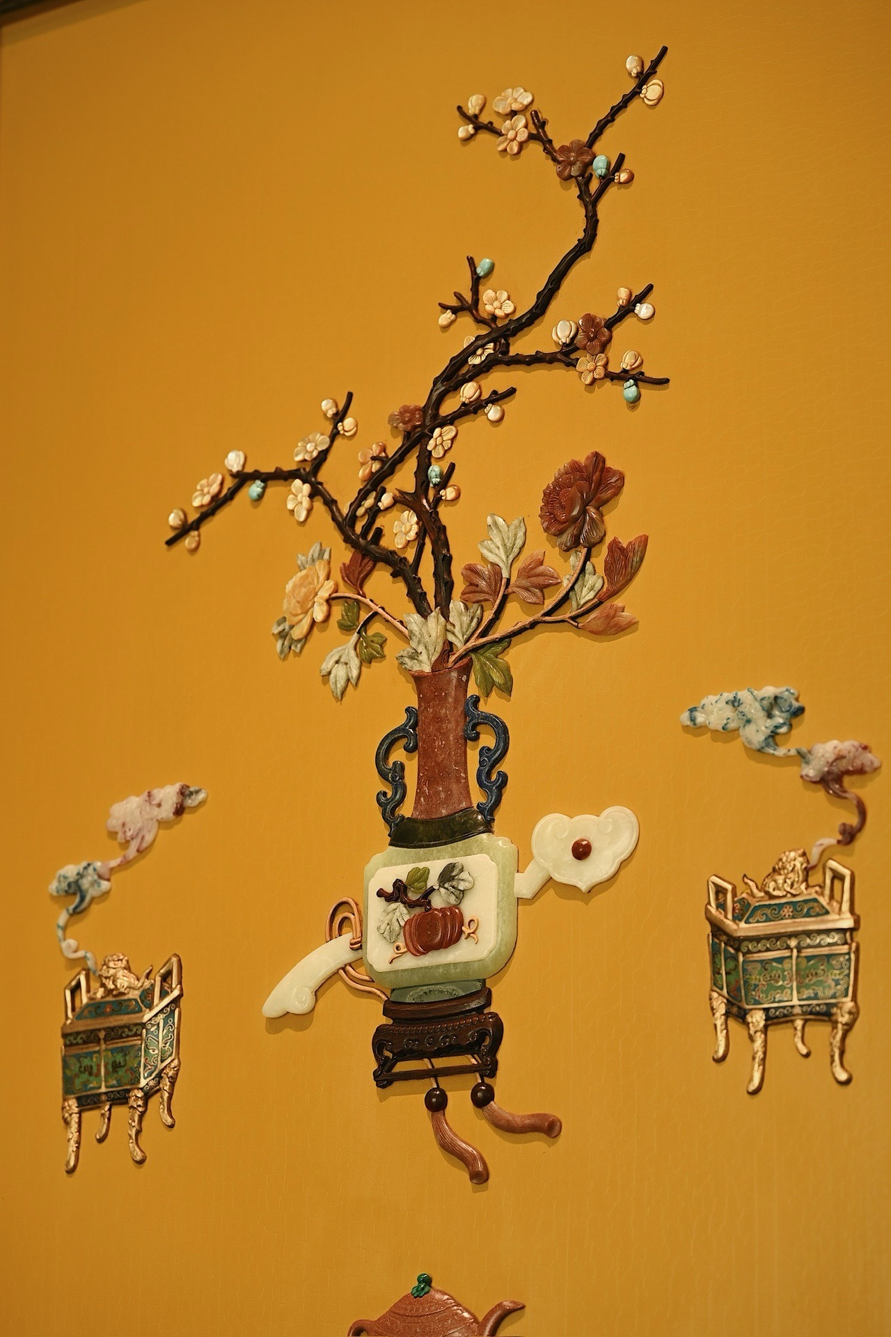 The ancient charm of the Qing Dynasty, the hanging screen with "good luck and good luck" inlaid with hundreds of treasures