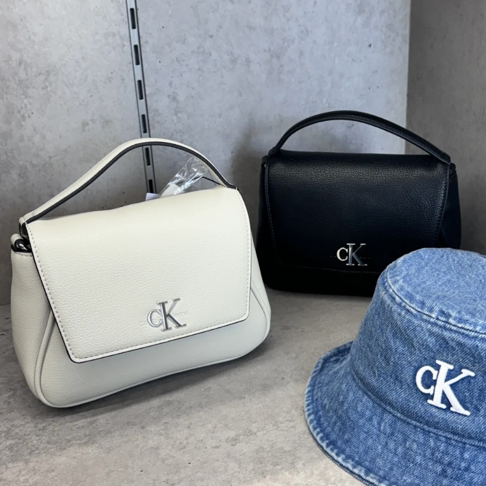 <寶怪 雅賢同款>Calvin Klein CK 簡約 金屬 Logo 荔枝皮革 手提包 單肩包 兩色