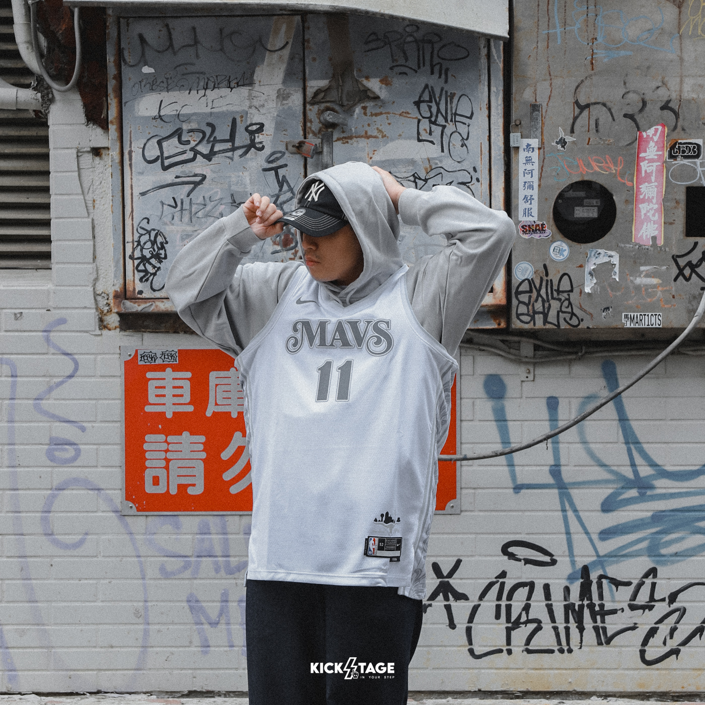 NIKE NBA KYRIE LRVING DALLAS MAVERICKS SWINDMAN JERSEY 白色 獨行俠 城市版 球衣 背心【FQ4339-101】NKNBA