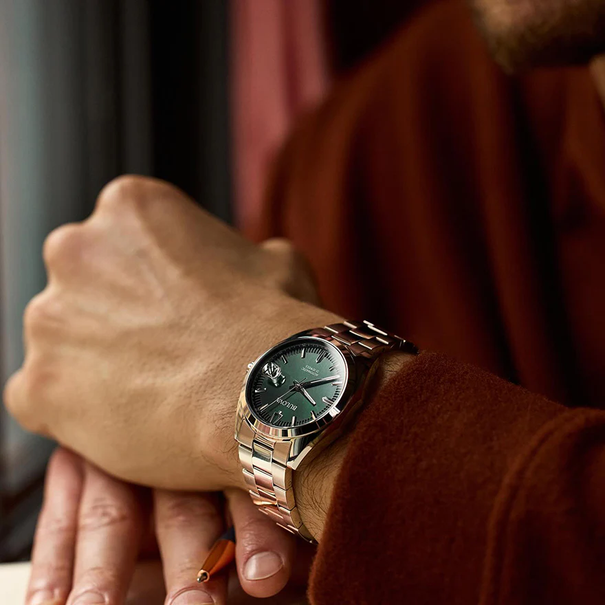 萬年鐘錶 - BULOVA 寶路華 綠色面盤自動機械男錶 96B429 錶徑 39MM