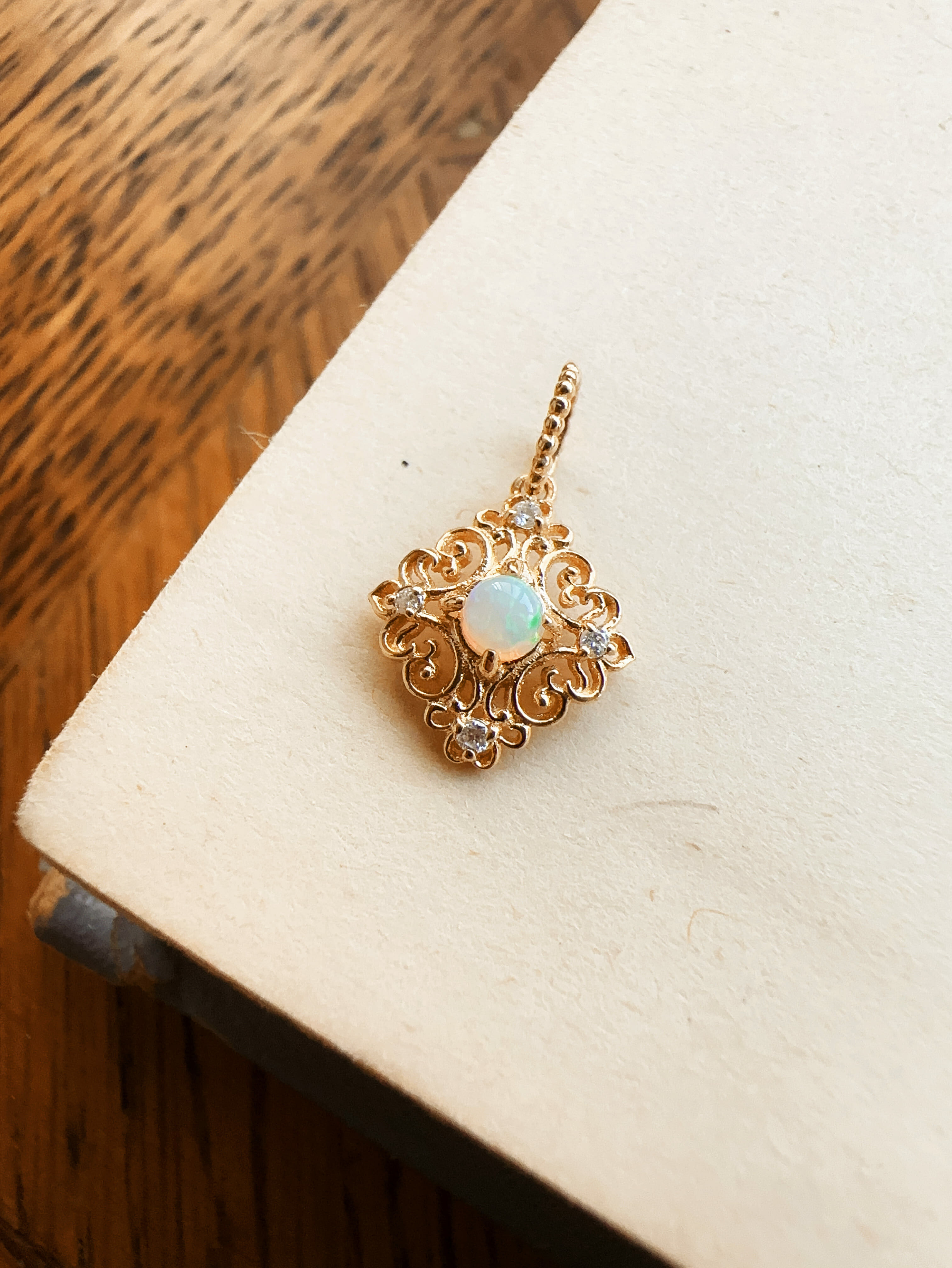 蜷花墜｜蛋白石