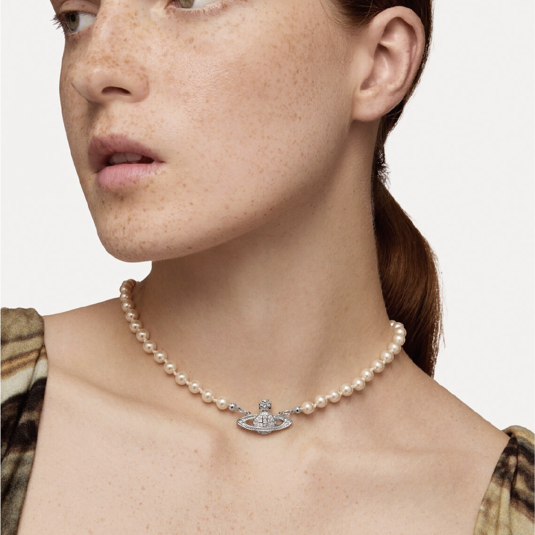 VivienneWestwood - Mini Bas Relief Pearl Choker