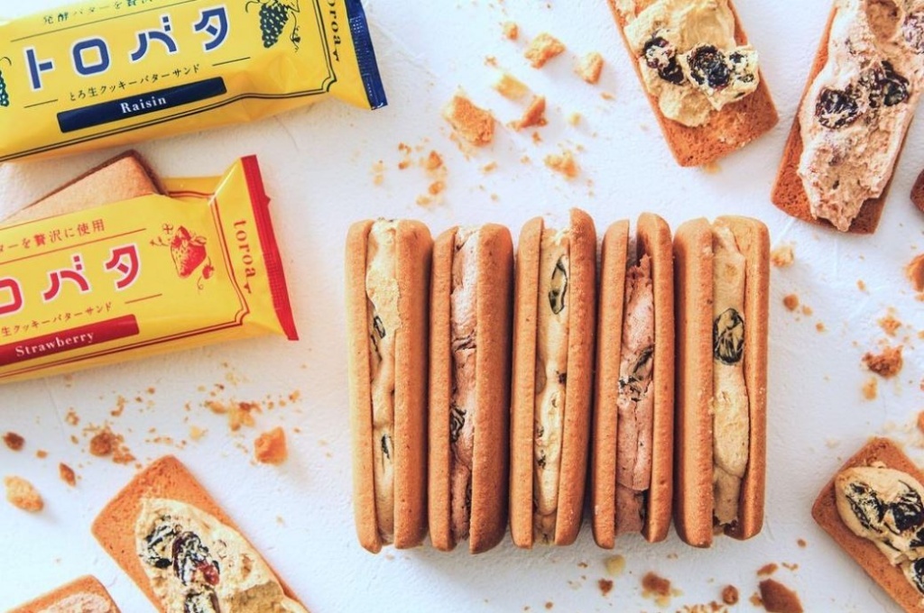 日本 Toroa 手擠奶油佐酒釀葡萄 夾心餅