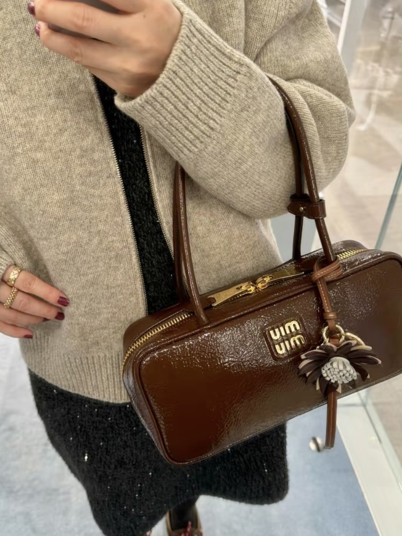 MIU MIU Beau Naplak 漆面皮革手袋