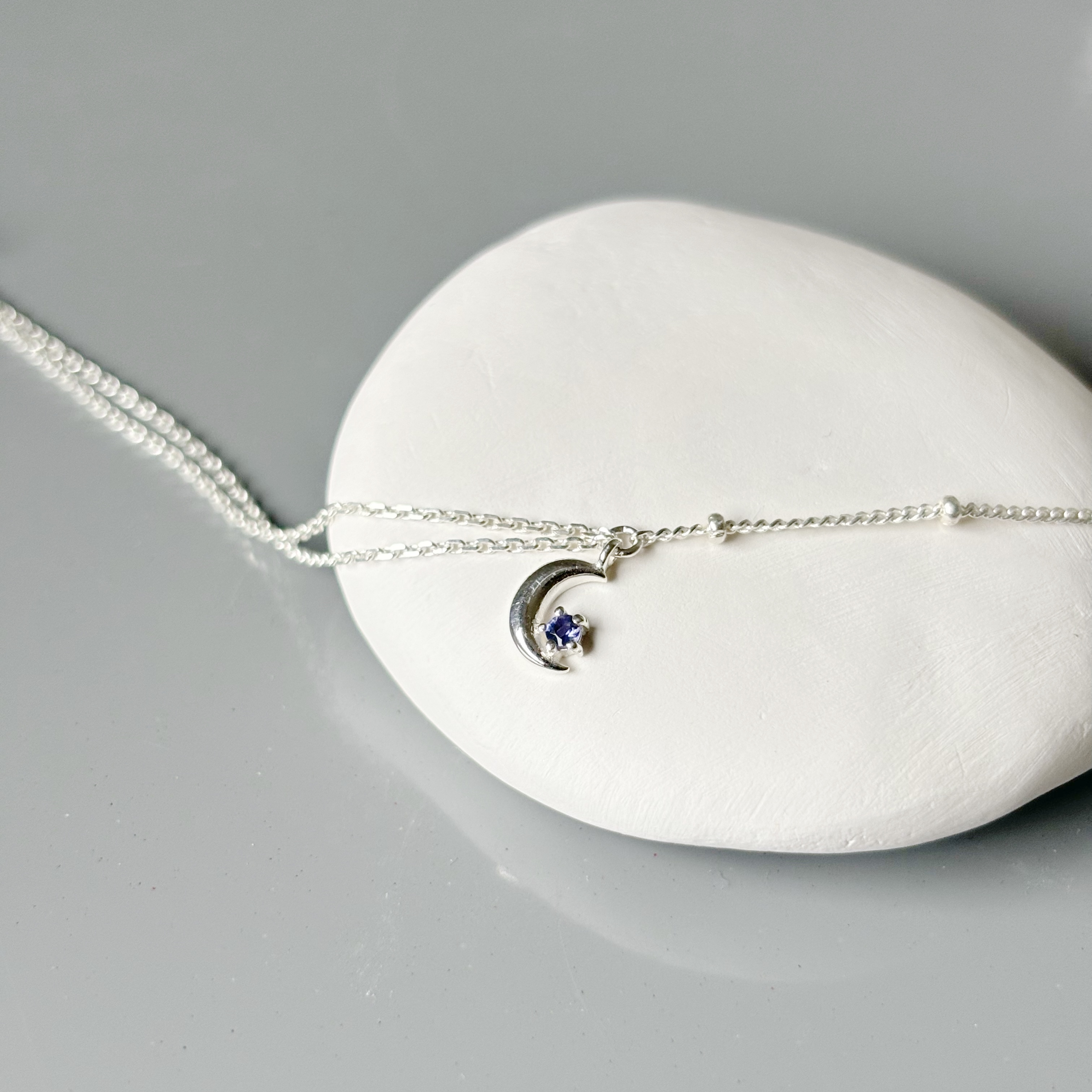 Moon菫青石不對稱手鏈