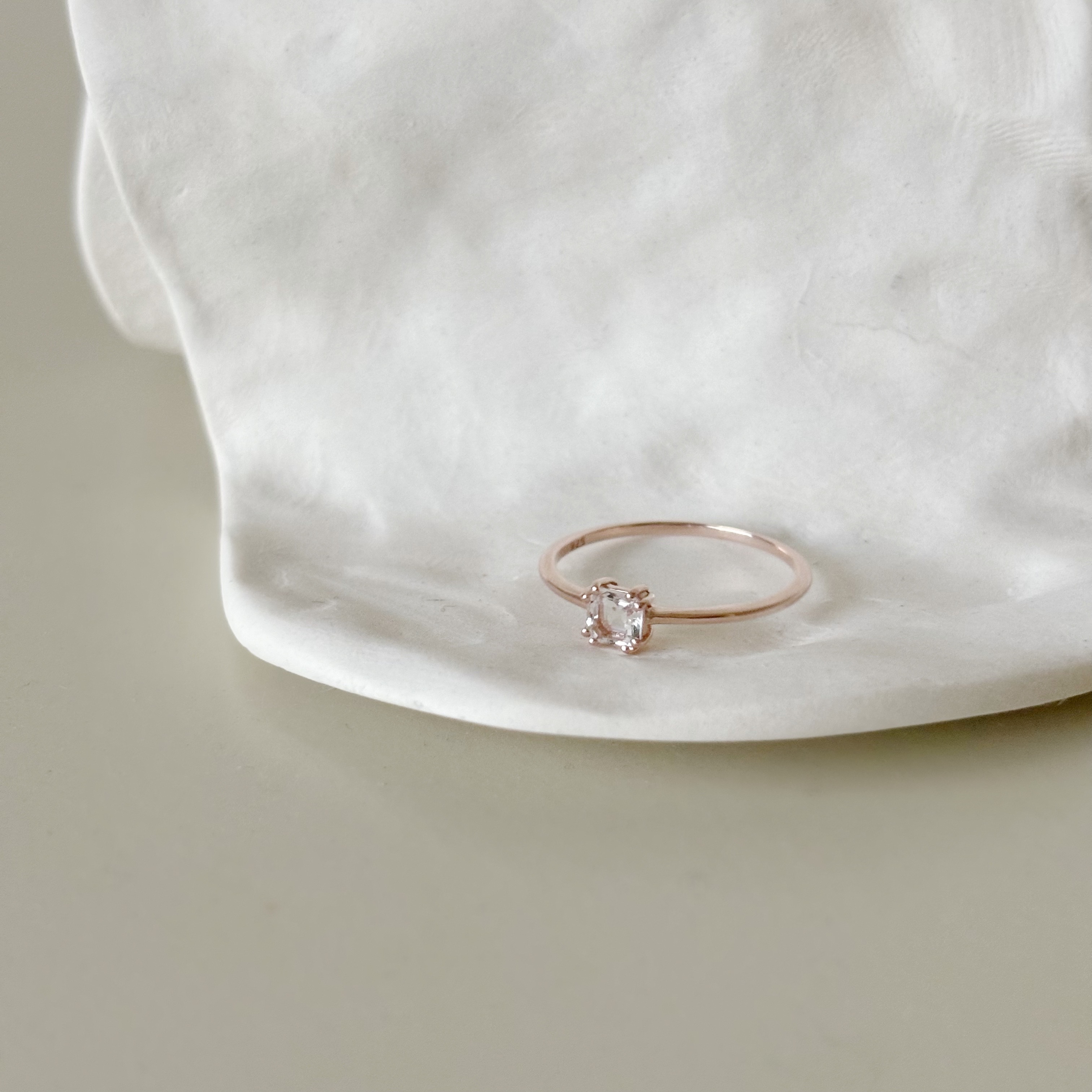 雙爪方形白水晶戒指