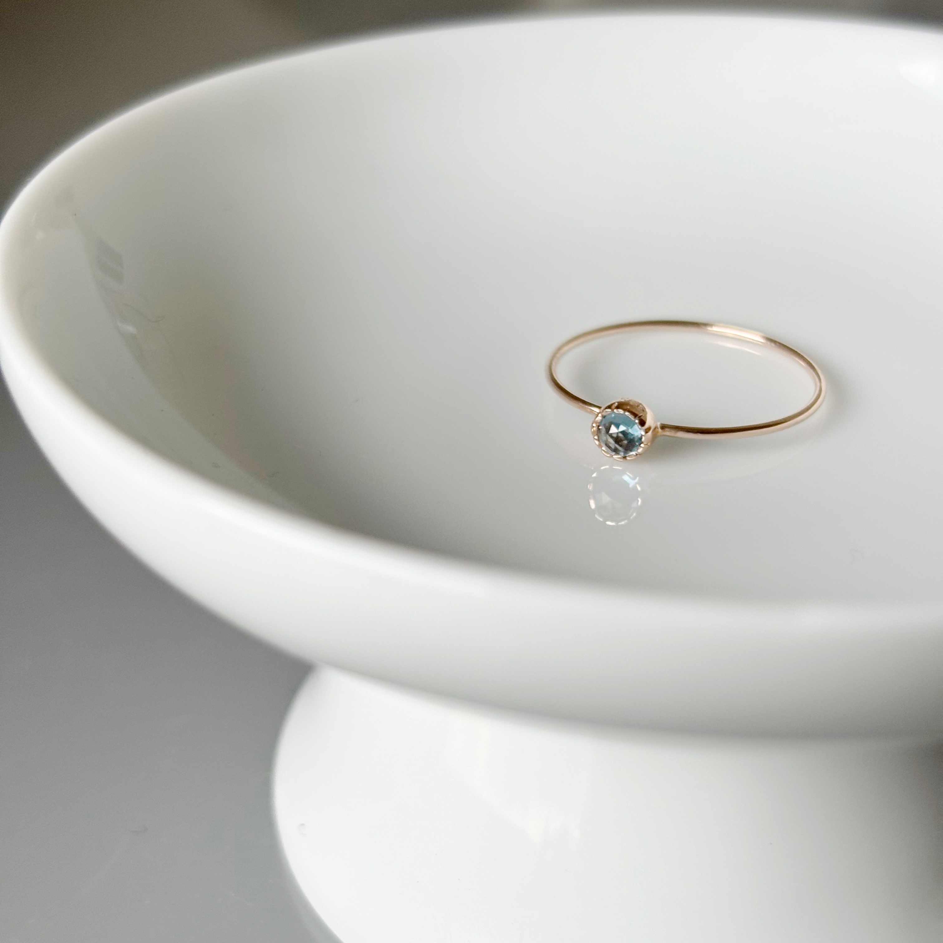 花苞小圓倫敦托帕石戒指