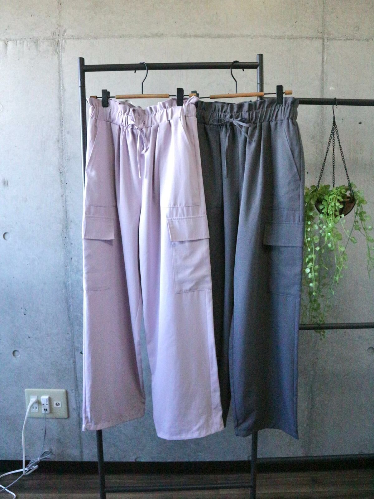 ｛ Special Price } 束腰輕滑面料大口袋工裝褲（兩色入）【日本直送】