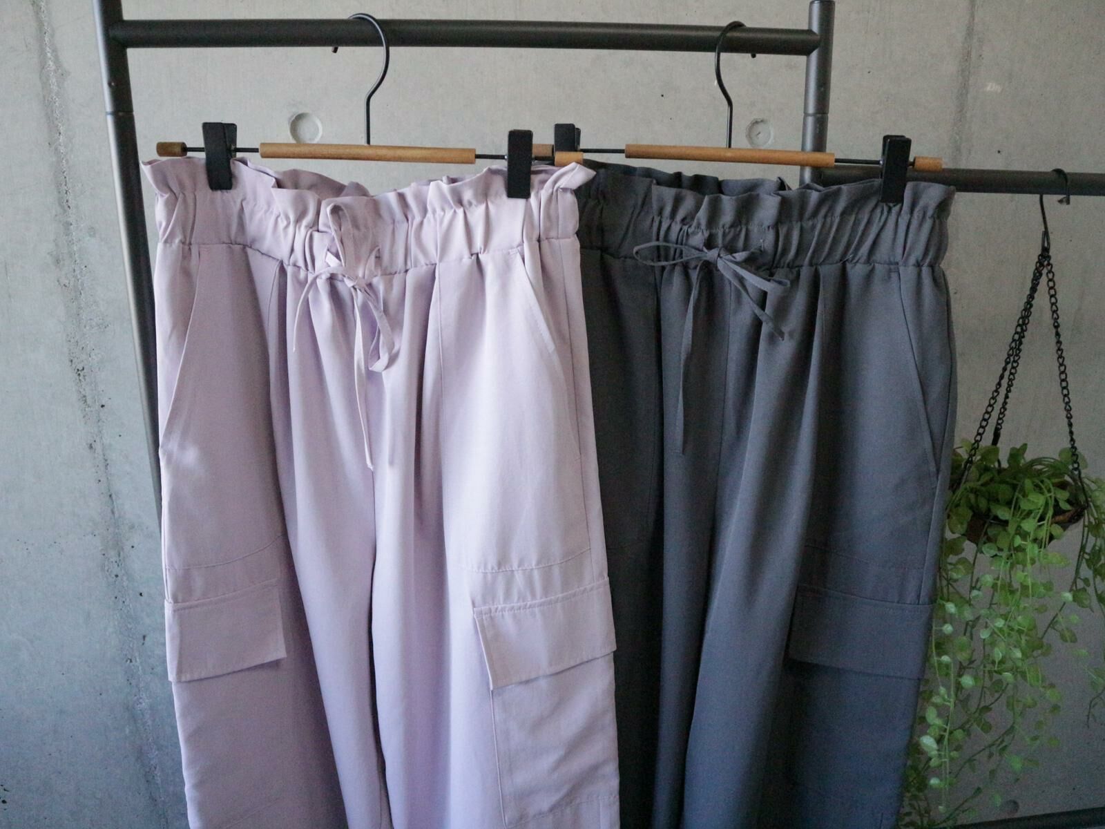 ｛ Special Price } 束腰輕滑面料大口袋工裝褲（兩色入）【日本直送】