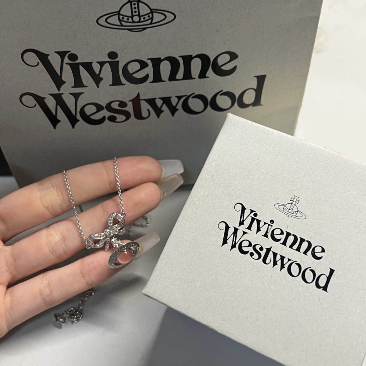 <限定款>VIVIENNE WESTWOOD OCTAVIE ORB 粉晶蝴蝶結 粉色透明球土星吊墜