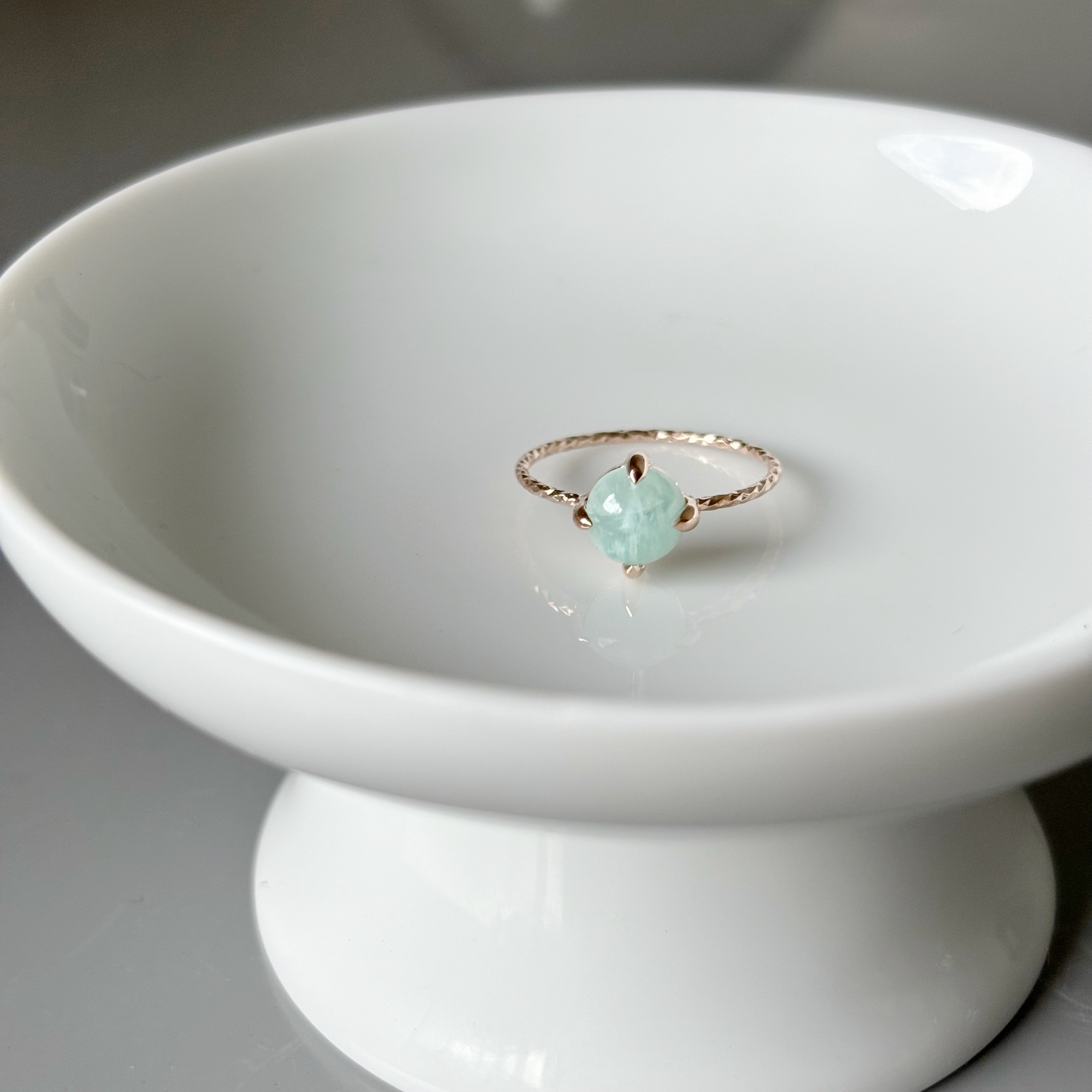 大四爪光圓天河石戒指