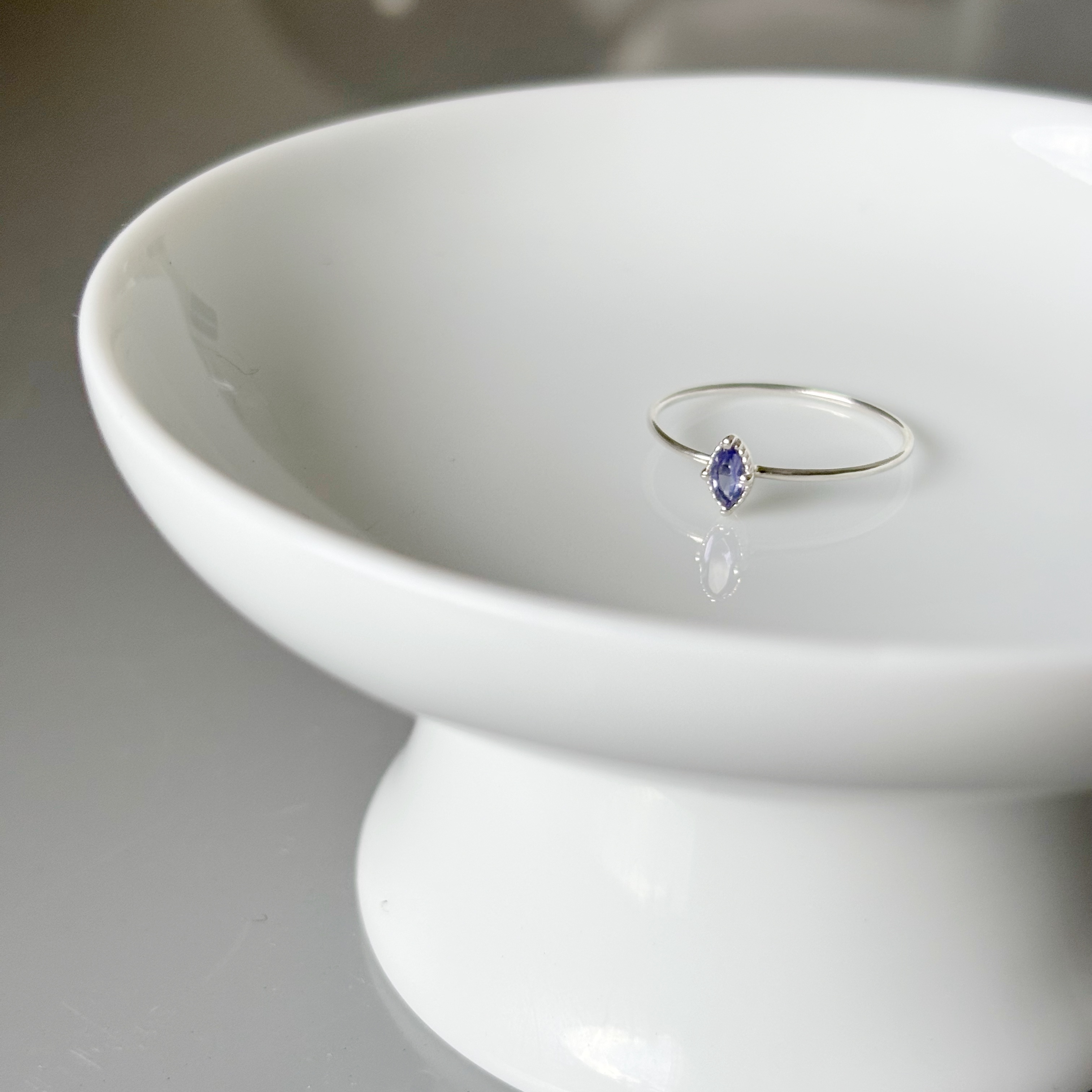 眼形菫青石戒指