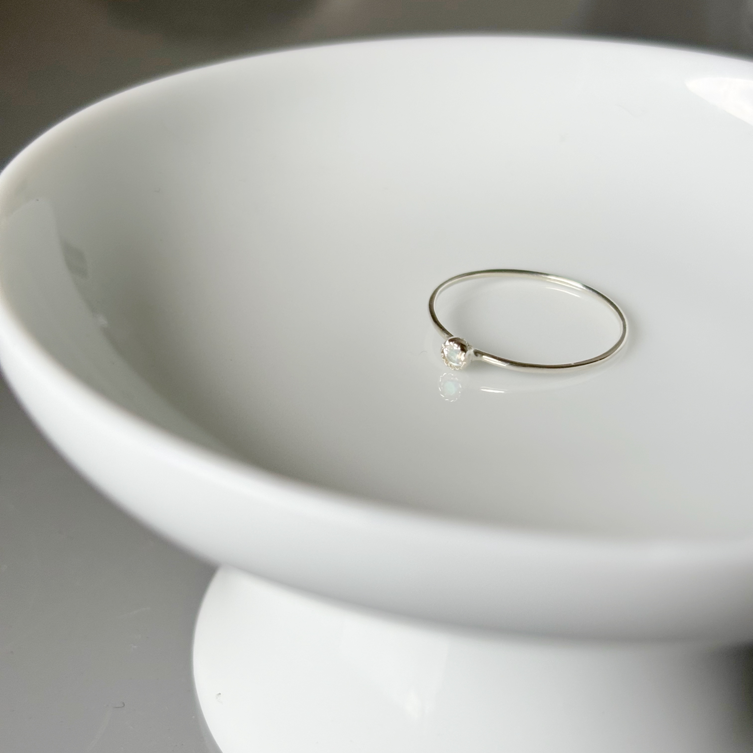 小圓月光石戒指