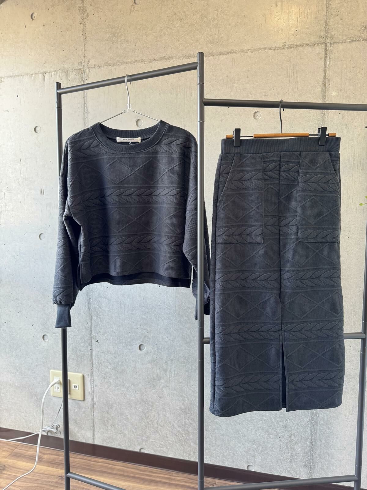 炭灰色冬日花紋前開衩直身裙衛衣兩件套【日本直送】