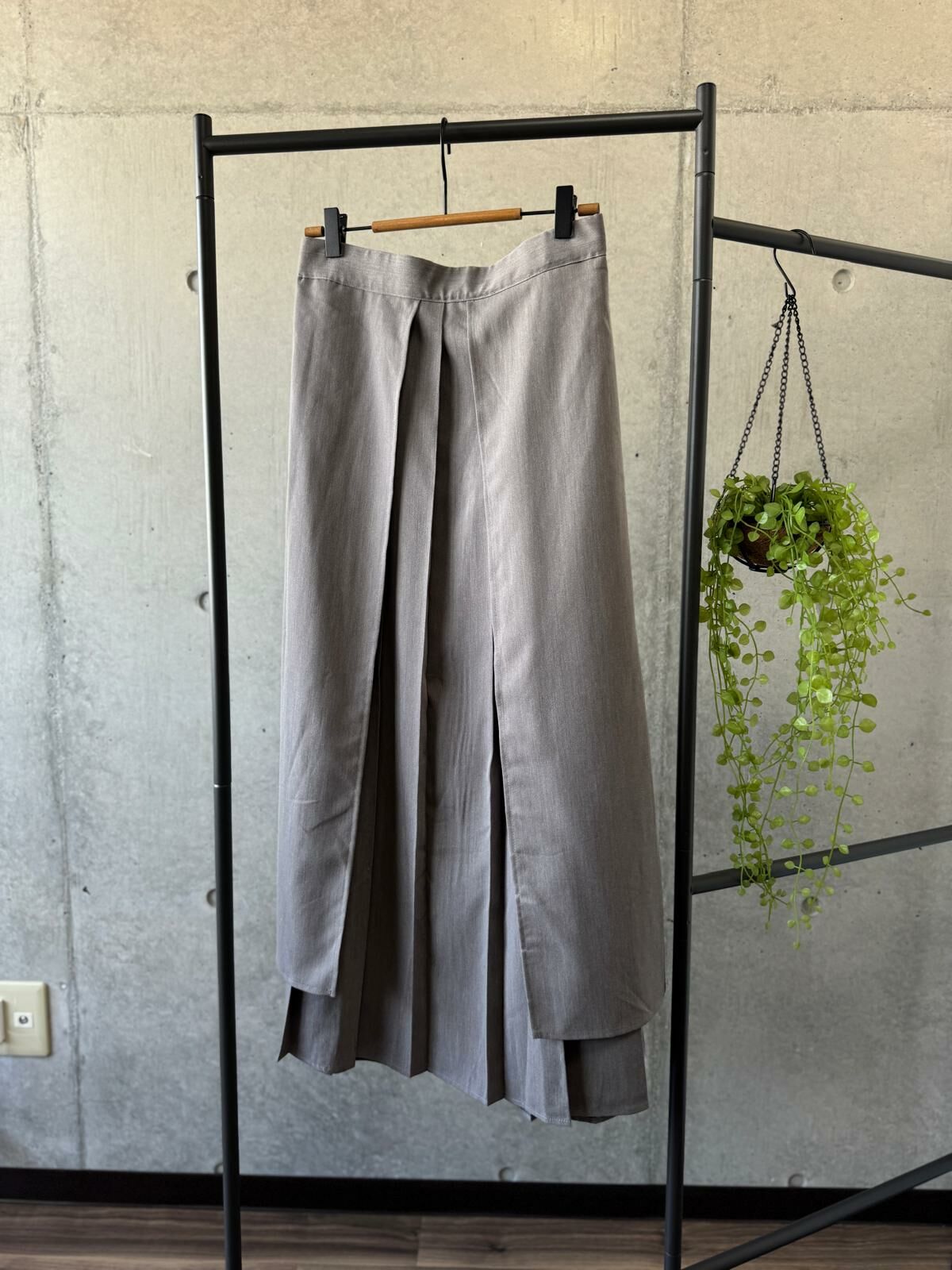 ｛Special Price｝灰色獨特剪裁西裝料百摺長裙【日本直送】