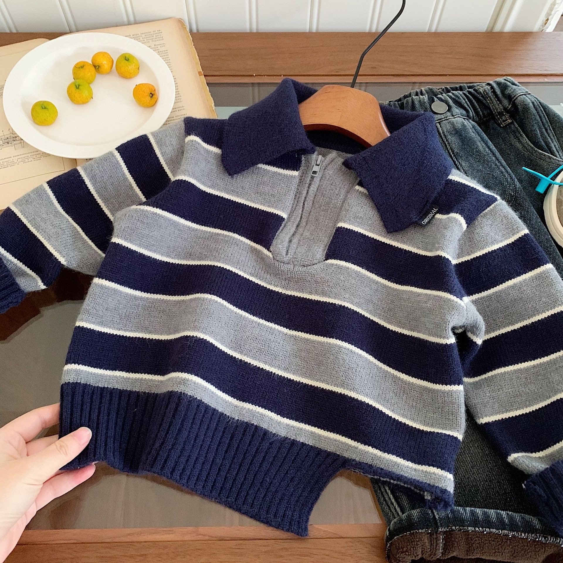 灰藍條紋領子針織上衣