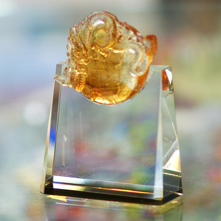 琉璃擺飾獎座推薦｜龍鳳麒麟系列龍行天下B 氣勢磅礡開運典藏與企業獎牌首選