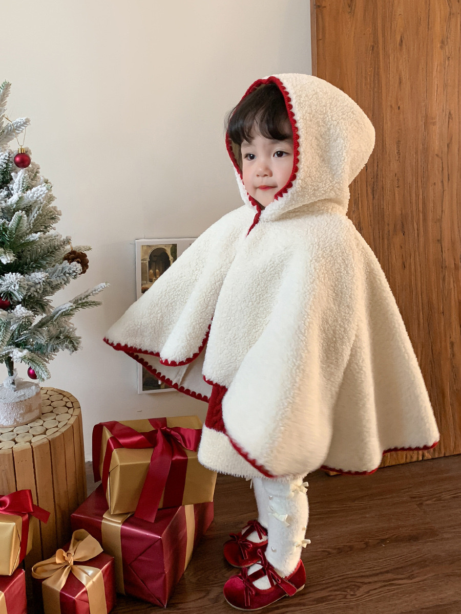 可愛滾邊羊羔毛斗篷