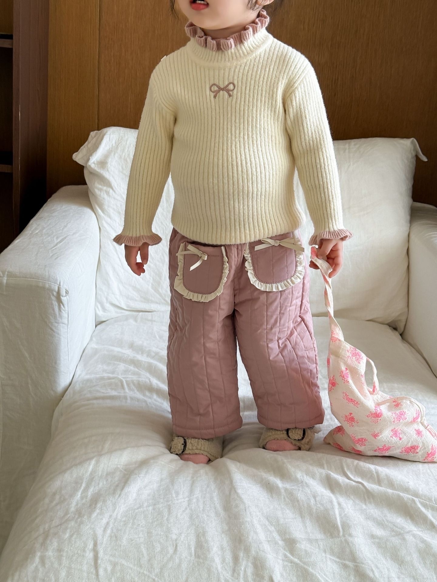 針織刺繡蝴蝶結上衣