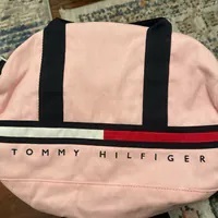 [S] TOMMY HILFIGER 6944610 SMALL TOMMY LOGO DUFFEL BAG,PINK, 638950792845 (STH889)