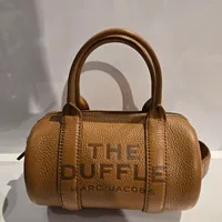 [S] MARC JACOBS 2S4HCR032H02-212 THE LEATHER MINI DUFFLE BAG,ARGAN OIL, 196611130233 (SMJ393)