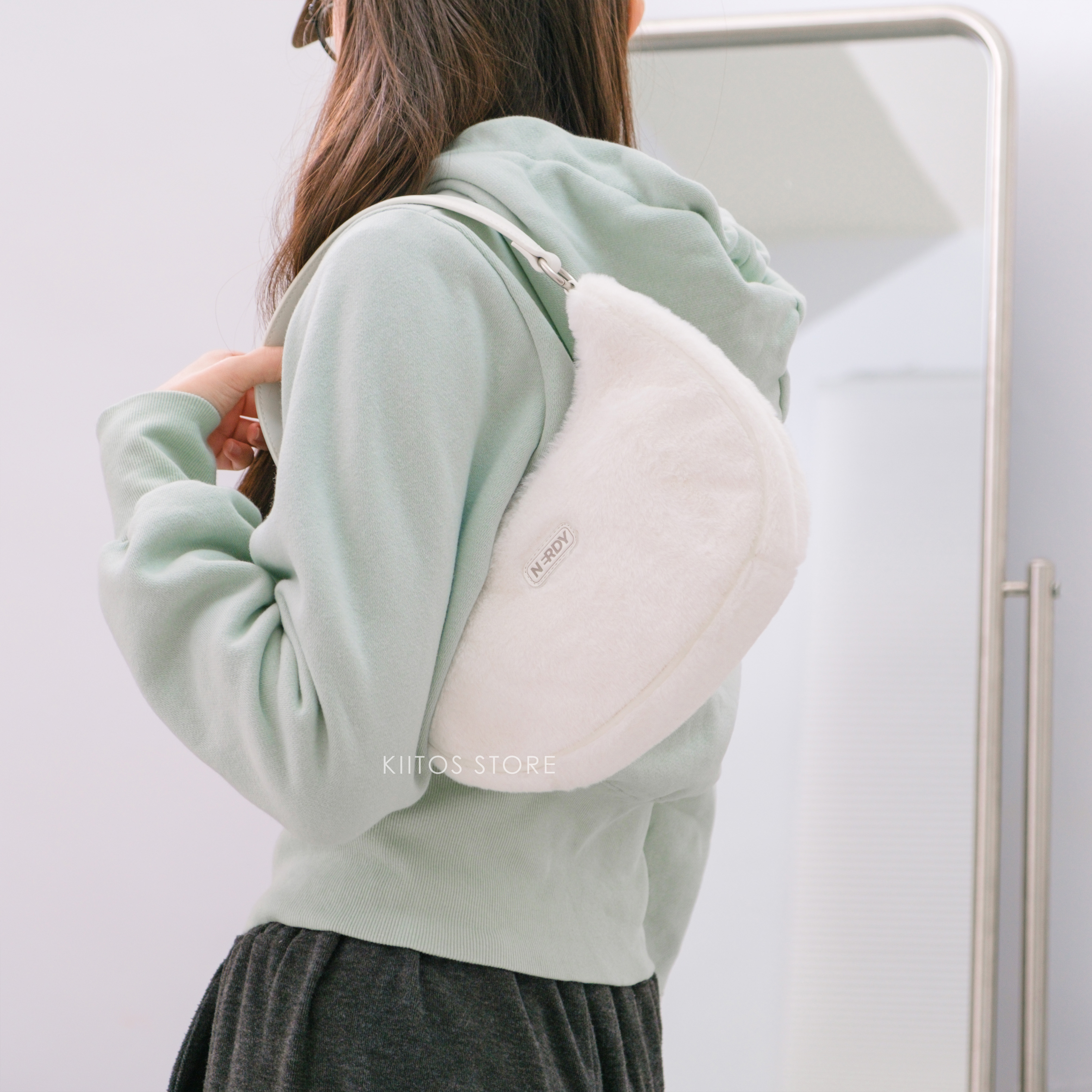 韓國代購NERDY 2024新款Eco Fur Two Way Hobo Bag 多背法側背