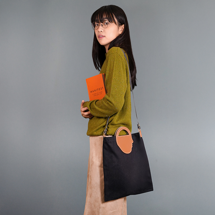 Flat Tote AP【 Toffee X Black 】69% Apple Leather & Denim Tote Bag
