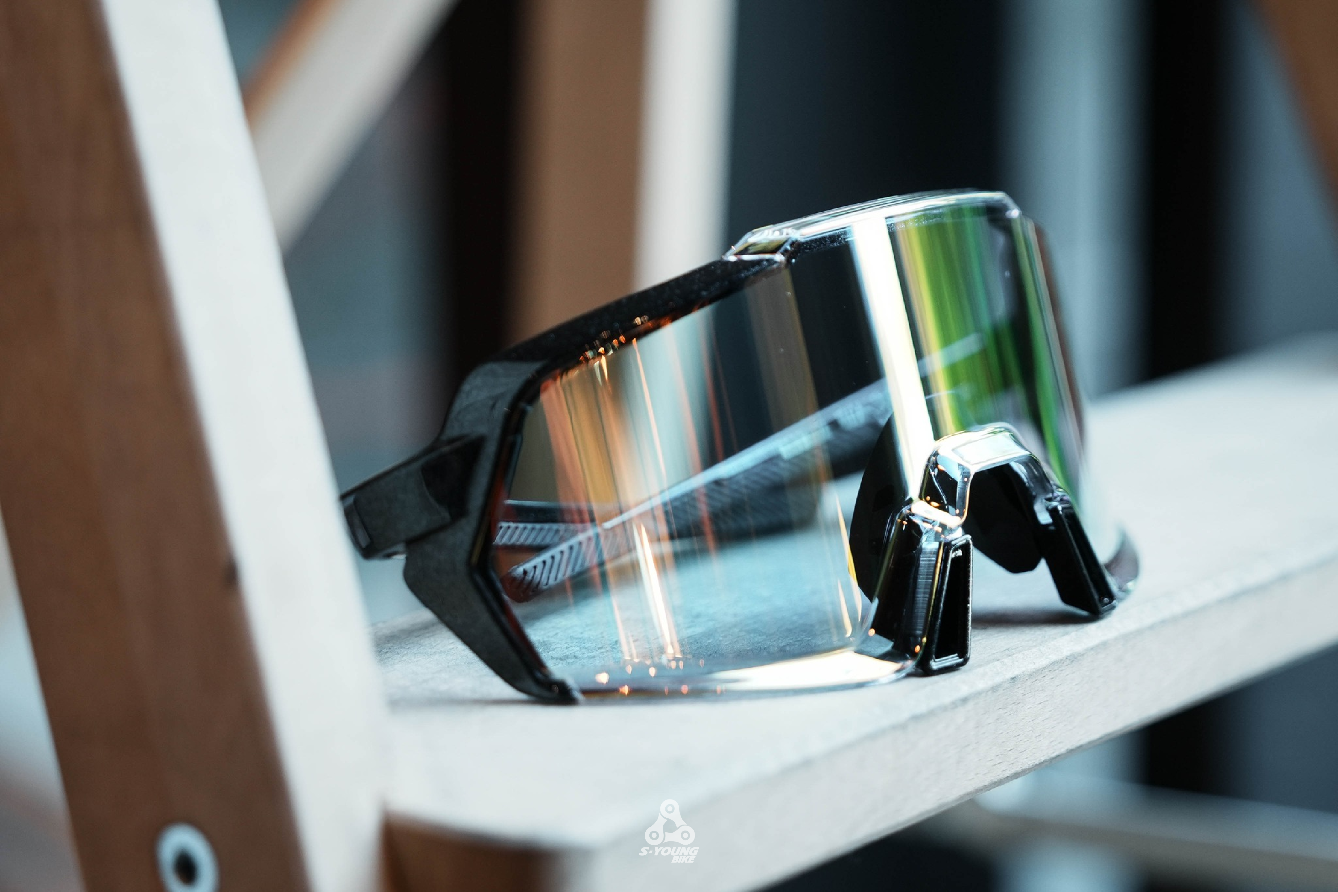 【100%】 KORBIN 變焦運動風鏡 - 金屬黑框 / 橘變色片