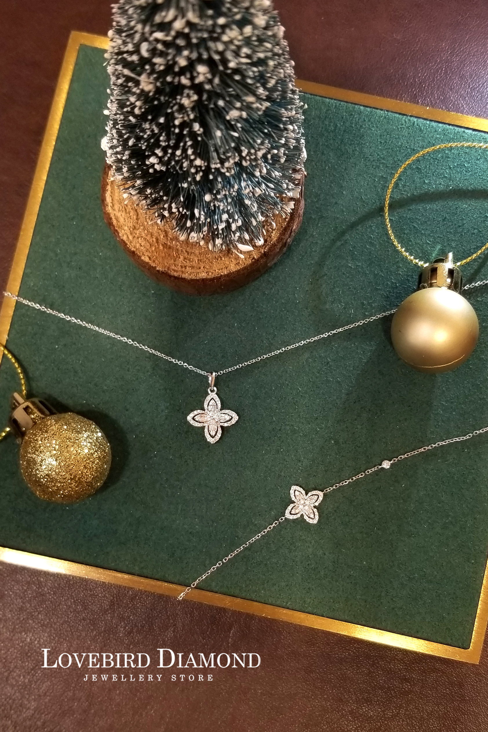 18K白金天然鑽石四芒星吊墜