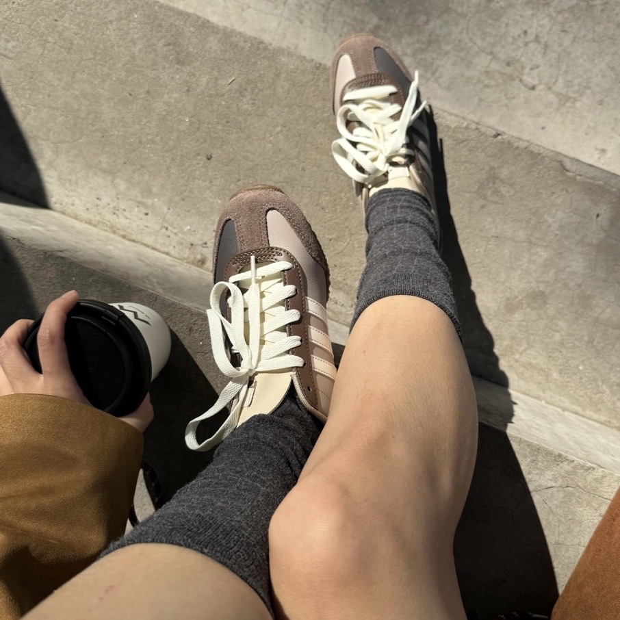 ADIDAS VS JOG 2.0 芝麻拿鐵 奶灰 咖啡色 棕色 黑灰 男女鞋 JS1032 / 預購