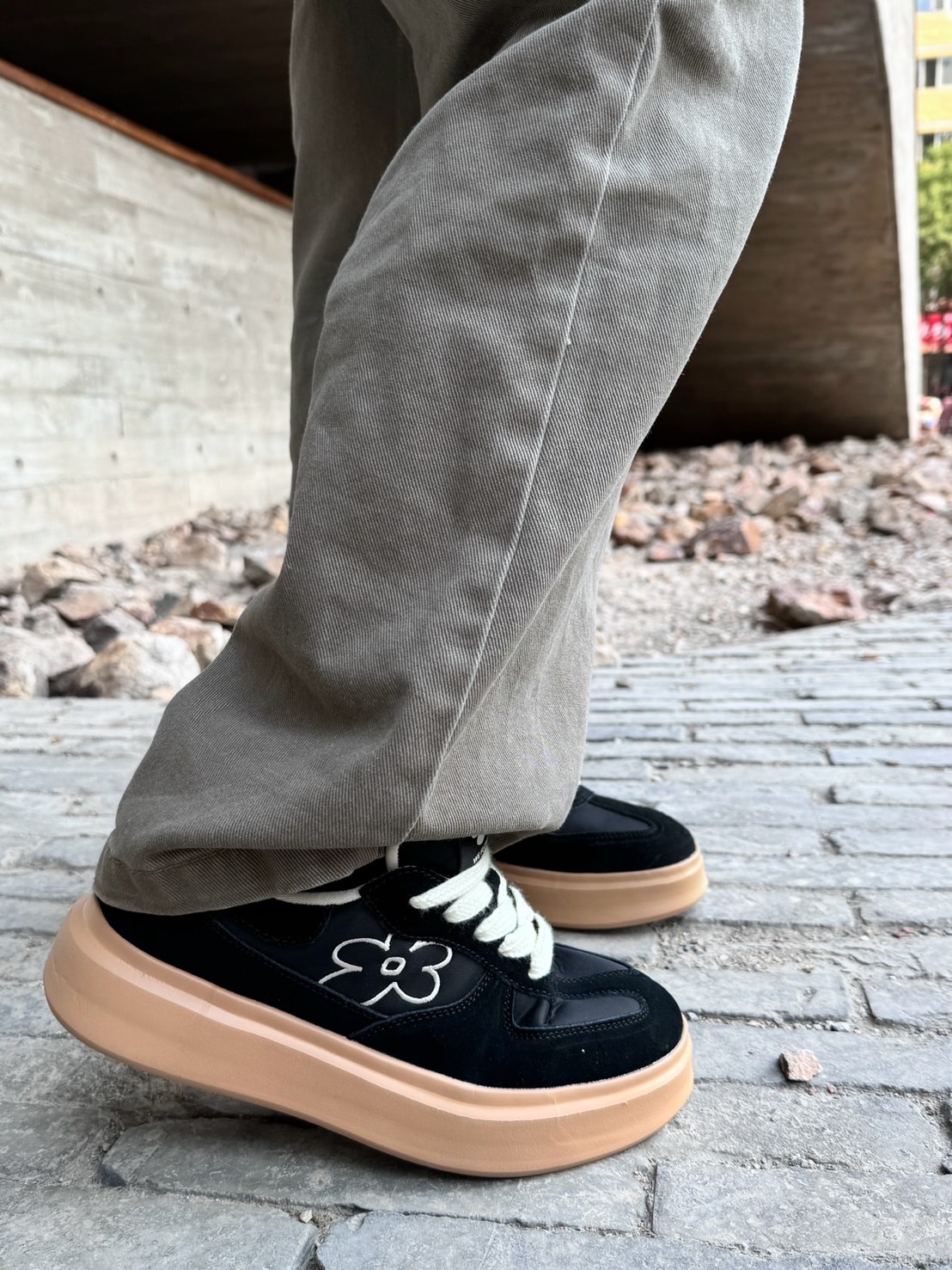 【現貨】WE FLOWER 小花鞋 厚底德訓鞋 黑 WF0021