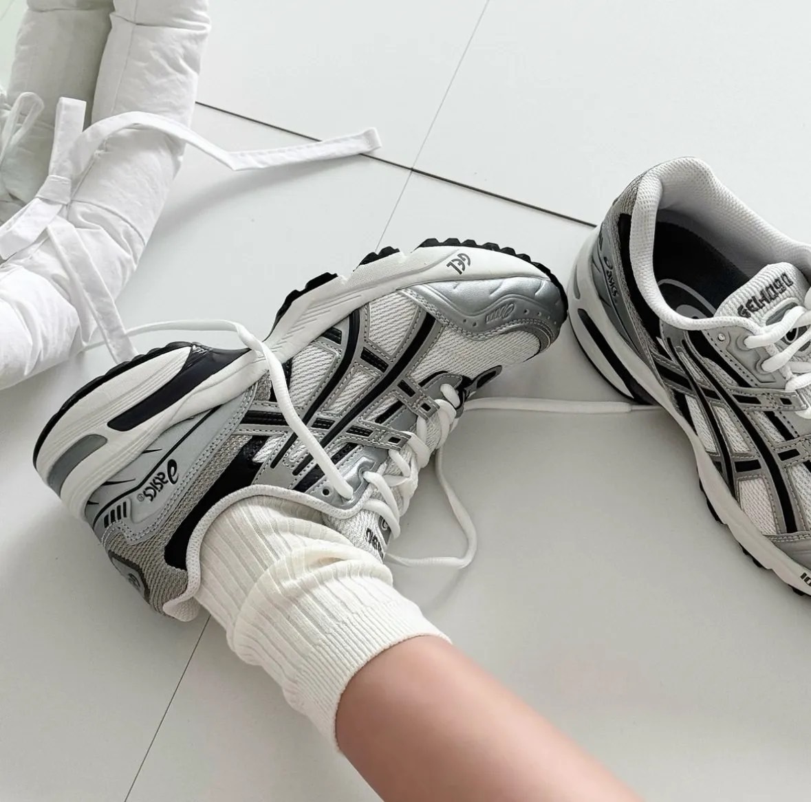 ASICS GEL-1090 V1 銀黑色 1203A243-100