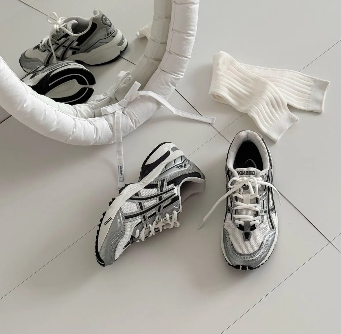 ASICS GEL-1090 V1 銀黑色 1203A243-100