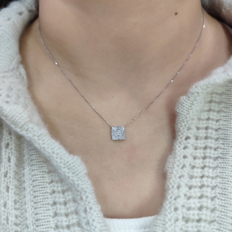 18K金祖母綠形鑽石吊咀